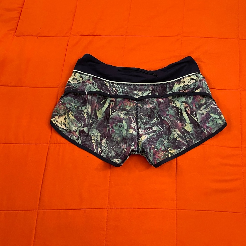 Lululemon Shorts Womens 4 Athletic Gym & Running